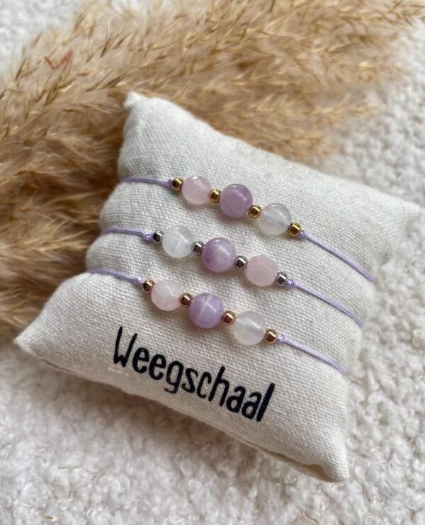 Overzicht van Weegschaal geboortesteen armbandjes in drie kleuren: goud, zilver en rosegoud