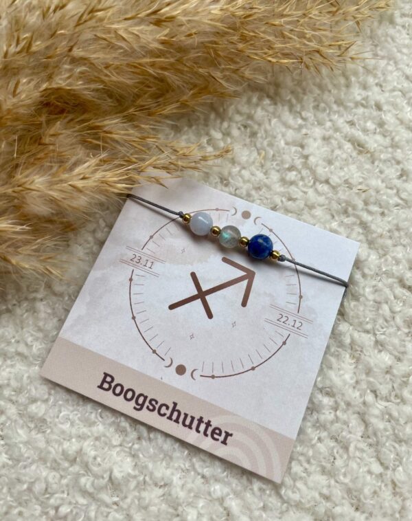 Geboortesteen armbandje Boogschutter op kaartje met naam en sterrenbeeld