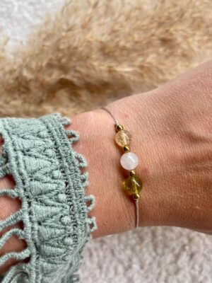 Handgemaakte Maagd armband met Peridoot, Witte Jade en Citrien gedragen om de pols