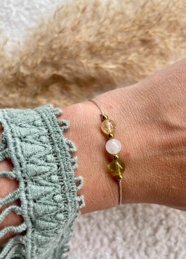 Handgemaakte Maagd armband met Peridoot, Witte Jade en Citrien gedragen om de pols