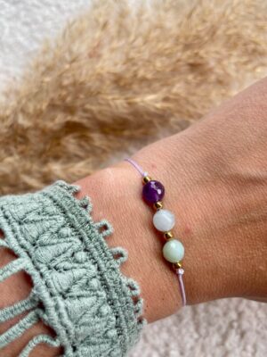 Handgemaakte Vissen armband met Amazoniet, Amethist en Aquamarijn gedragen om de pols