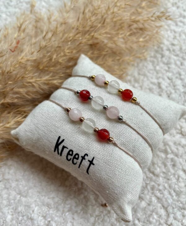Overzicht van Kreeft geboortesteen armbandjes in drie kleuren: goud, zilver en rosegoud