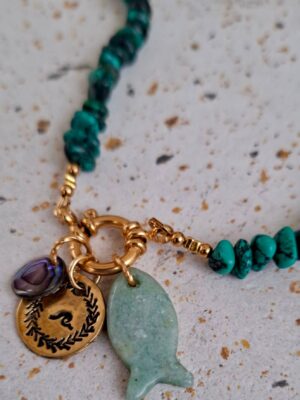 Howliet ketting met verwisselbare bedels – Seabreeze van Munty met abalone schelp, aventurijn visje en Munty muntje met golfje.
