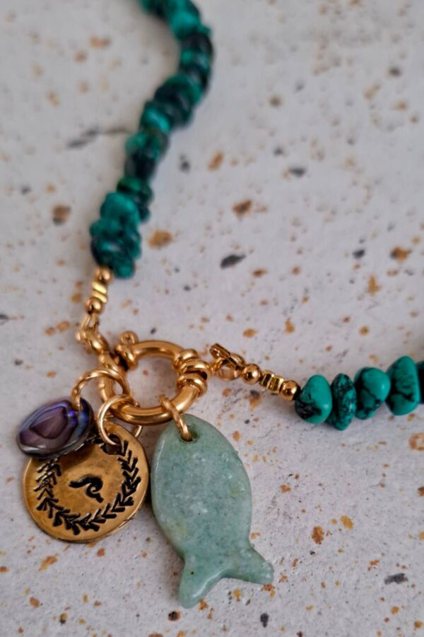 Howliet ketting met verwisselbare bedels – Seabreeze van Munty met abalone schelp, aventurijn visje en Munty muntje met golfje.