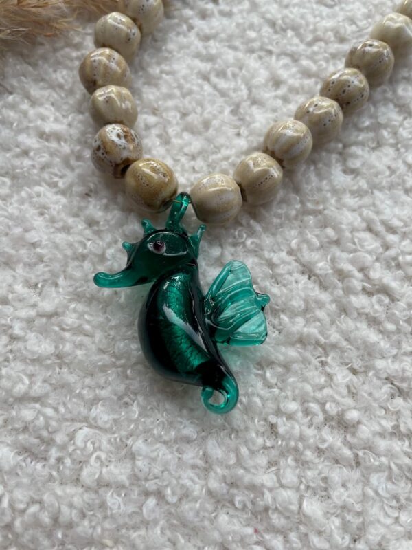 La Seahorse – keramiek ketting met zeepaardje - Afbeelding 3